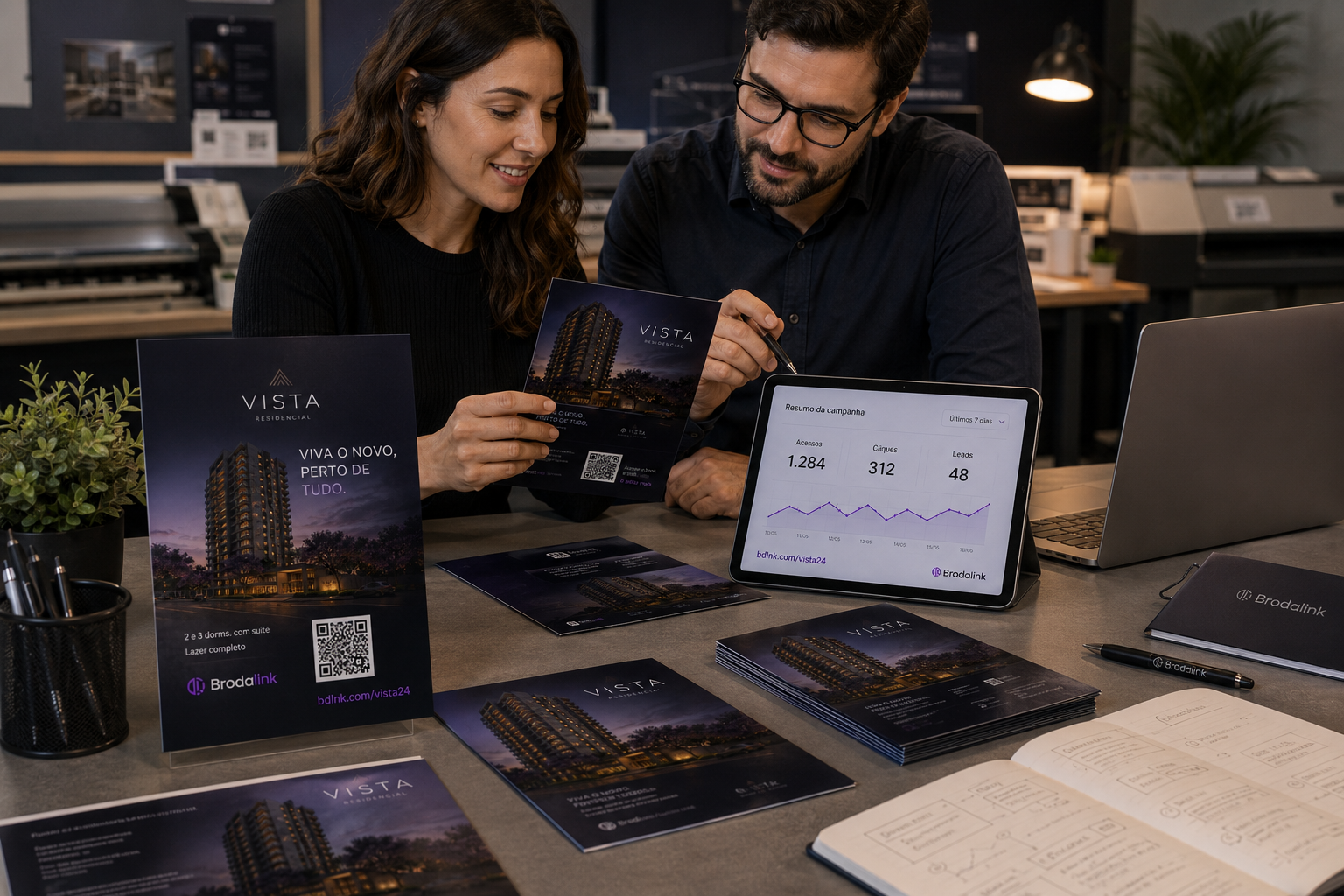 Gráfica comercial produzindo materiais impressos com QR dinâmico embutido